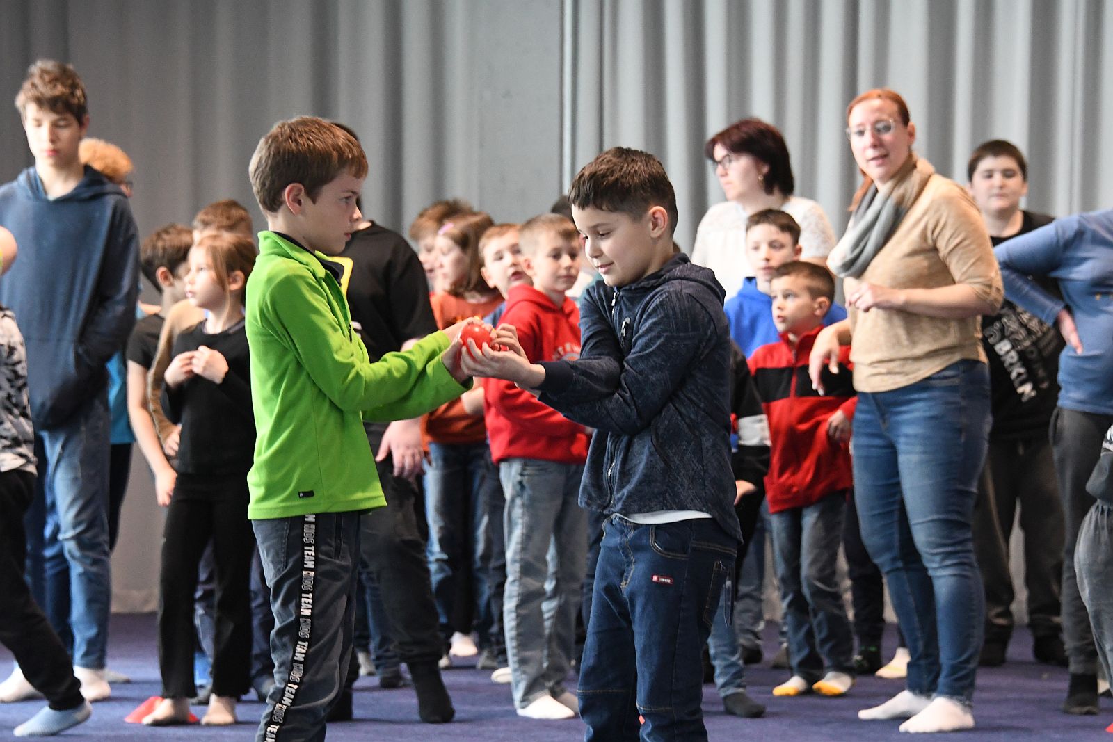 „Adj egy ötöst!” – sportos délután a MET Arénában